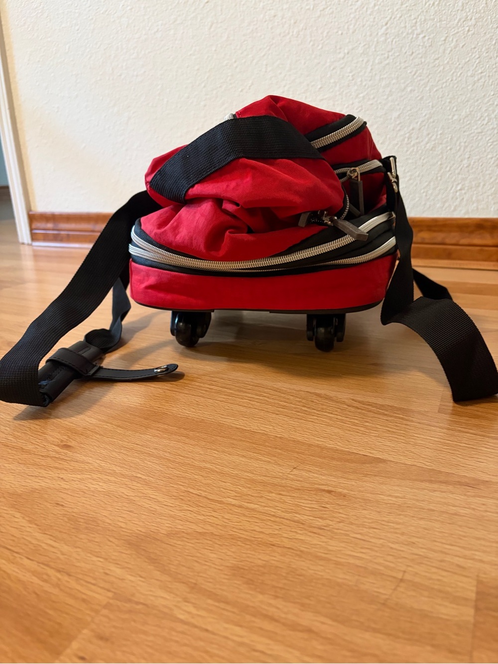 Biaggi Red Rolling Carryon Duffel Bag Zipsack Boost - Picture 3 of 12
